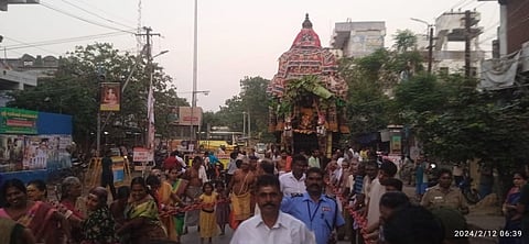 திருச்செந்தூரில் நடைபெற்ற மாசித் திருவிழா தேரோட்டம்.