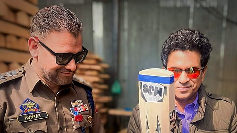 பேட் தயாரிக்கும் ஆலைக்குச் சென்று இன்ப அதிர்ச்சியளித்த சச்சின் டெண்டுல்கர்!