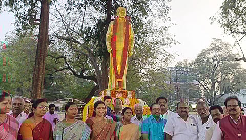 தியாகி கு.மு.அண்ணல் தங்கோ சிலை திறப்பு விழாவில் பங்கேற்ோா்.