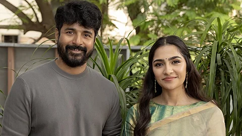 சிவகார்த்திகேயனுடன் இணைந்த கன்னட நடிகை: பூஜை புகைப்படங்கள்!
