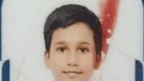 பள்ளிக்கு சென்ற ஆட்டோ கவிழ்ந்ததில் பலியான ஐந்தாம் வகுப்பு மாணவன் பிரதீஷ்.