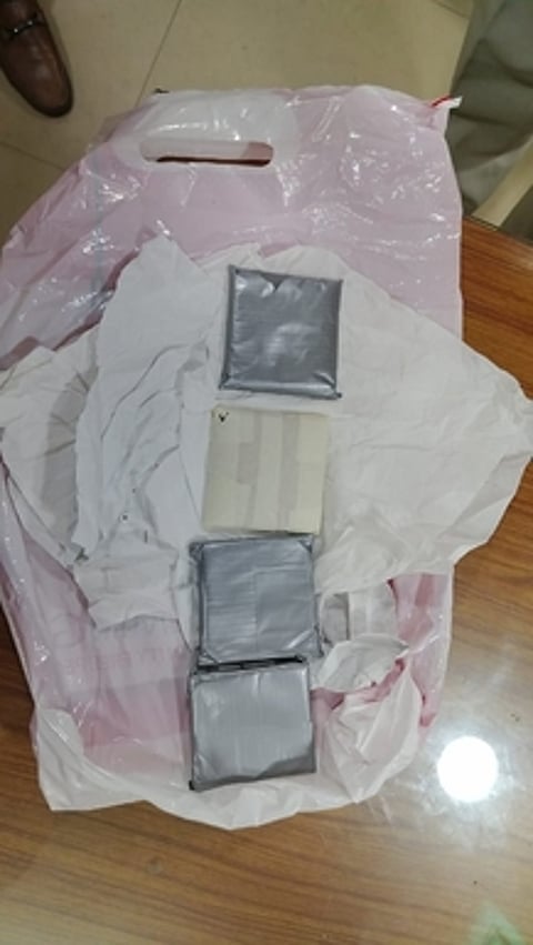 திருச்சி விமான நிலையத்தில் வெள்ளிக்கிழமை பறிமுதல் செய்யப்பட்ட தங்கம்.