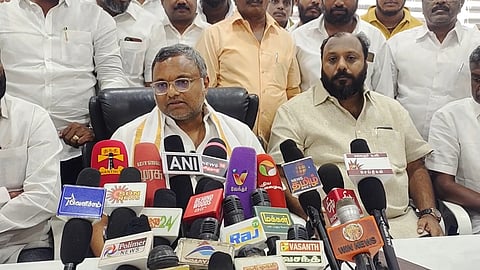 அதிகாரத்தை பயன்படுத்தி நிறுவனங்களை மிரட்டி பாஜக பணம் பறித்திருக்கிறது: கார்த்திக் சிதம்பரம் பேட்டி