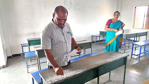 திட்டமிட்டபடி அக்.12-இல் முதுநிலை ஆசிரியா் தோ்வு - டிஆா்பி அறிவிப்பு