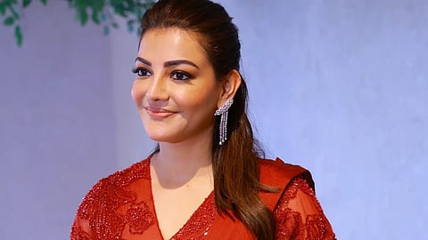 புகைப்படம் எடுக்கும்போது நடிகை காஜல் அகர்வாலிடம் தவறாக நடந்துகொண்ட ரசிகர்!