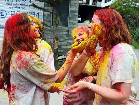 ஹோலி கொண்டாட்டம்