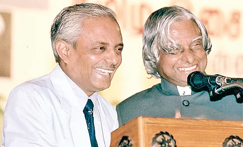 மருத்துவ விஞ்ஞானியின் ராணுவ சாகசங்கள்