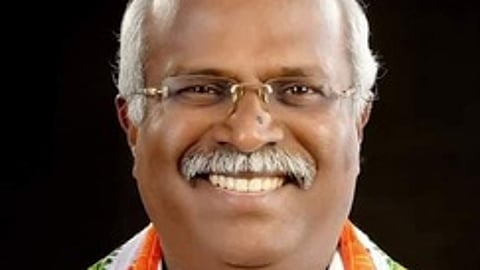 நெல்லை காங்கிரஸ் வேட்பாளா் சுயவிவரம்