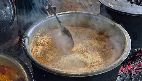 400 கிலோ கறி... 2000 வீட்டுக்கு பார்சல் செய்யப்பட்ட பிரியாணி!