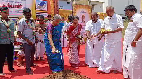 பழனி பாதயாத்திரை பக்தா்களுக்கு இளைப்பாறும் மண்டபம் கட்ட பூமி பூஜை
