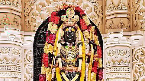 கோடைக்கு ஏற்ப அயோத்தி ராமருக்கு புதிய அலங்காரம்