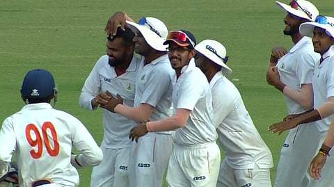 பரபரப்பாக செல்லும் ரஞ்சி அரையிறுதி; இறுதிப்போட்டியில் மும்பையை சந்திக்கப்போவது யார்?