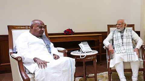 பிரதமர் மோடியுடன் முன்னாள் பிரதமர் தேவெ கௌடா