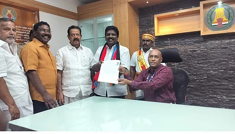 விழுப்புரத்தில் விடுதலைச் சிறுத்தைகள் கட்சி சார்பில் துரை. ரவிக்குமார் வேட்பு மனுத் தாக்கல்