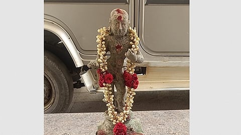 நீடாமங்கலம் வட்டம் பெருமளகரத்தில் பூமிக்கடியிலிருந்து கிடைத்த சிலை.