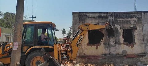 படம். 8.ஓயஓ.