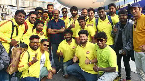 நட்சத்திர கிரிக்கெட் போட்டி: சென்னை வீரர்களை சந்தித்த ரஜினிகாந்த்!