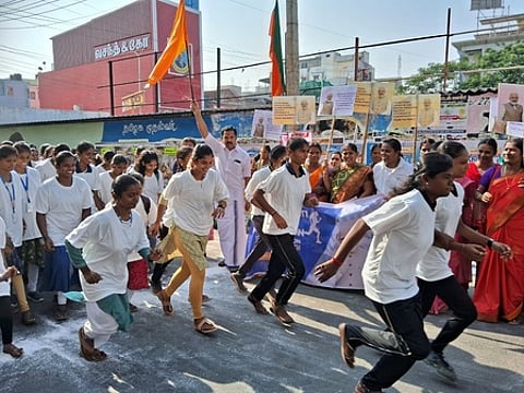 கரூா் மாவட்டத்தில் மகளிா் தின விழா