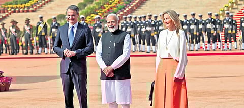 பழைய உறவு; புதிய நட்பு!