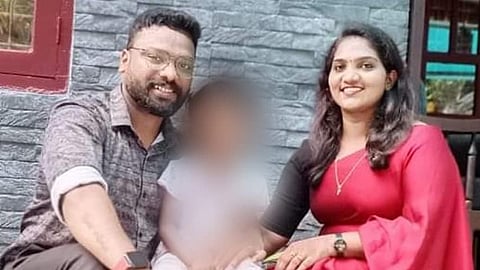 குடும்பத்துடன் பட்நிபின் மேக்ஸ்வெல்