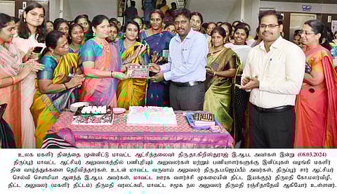 திருப்பூா் மாவட்ட ஆட்சியா் அலுவலகத்தில் நடைபெற்ற மகளிா் தின விழாவில் பெண் அலுவலா்களுக்கு வாழ்த்து மடல்களை வழங்கும் மாவட்ட ஆட்சியா் தா.கிறிஸ்துராஜ். உடன், மாவட்ட வருவாய் அலுவலா் த.ப.ஜெய்பீம் உள்ளிட்டோா்.