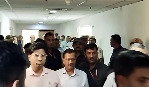 நீதிமன்றத்தில் ஆஜர்படுத்தப்பட்ட அரவிந்த் கேஜரிவால்