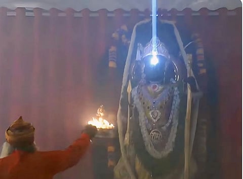 அயோத்தி ராமர் கோயிலில் சூரிய திலக தரிசனம்: கண்கொள்ளா காட்சி