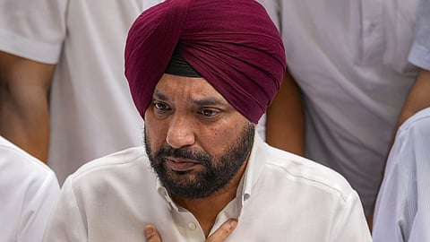 தில்லியில் செய்தியாளா்களுக்குப் பேட்டியளித்த காங்கிரஸ் மாநில தலைவா் அா்விந்தா் சிங் லவ்லி.