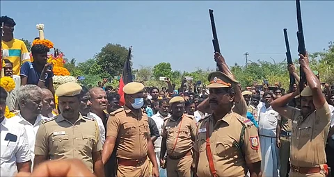 எம்எல்ஏ புகழேந்தியின் உடல் அரசு மரியாதையுடன் தகனம்