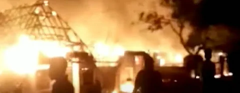நாகை அருகே சிலிண்டர் வெடித்து 6 வீடுகள் எரிந்து நாசம்