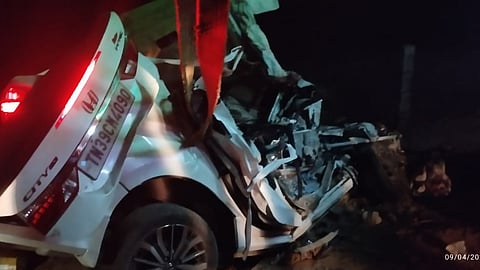 திருப்பூர்: அரசுப் பேருந்து மீது கார் மோதி 5 பேர் பலி