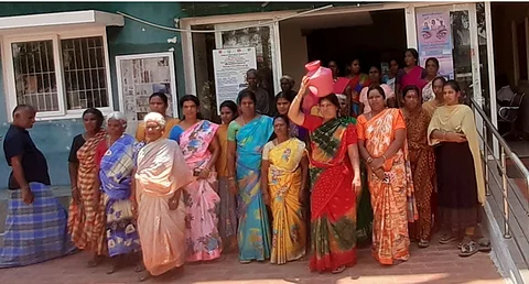 தரமான குடிநீர் வழங்கக் கோரி அவிநாசி பேரூராட்சி அலுவலகம் முற்றுகை