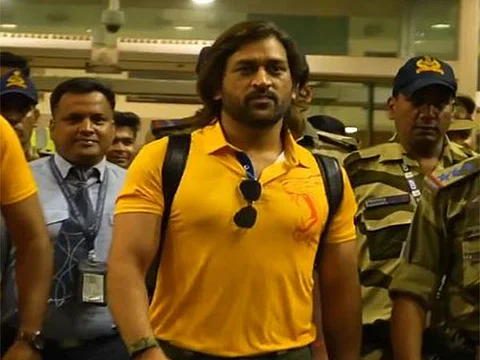 தோனியின் துணிச்சல் யாருக்கும் இல்லை! -யுவராஜ் சிங்கின் தந்தை சுவாரசியம்