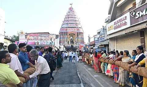 கும்பகோணம் சாரங்கபாணி கோயில் சித்திரைத் தேரோட்டம்.