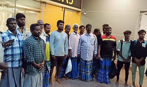 இலங்கை அரசால் விடுவிக்கப்பட்ட 19 தமிழக மீனவர்கள் சென்னை வந்தனர்!