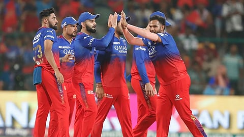 பந்துவீச்சில் அசத்திய பெங்களூரு; 147 ரன்களுக்கு ஆட்டமிழந்த குஜராத் டைட்டன்ஸ்!