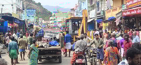 பழனி கிரிவலப்பாதை ஆக்கிரமிப்பு விவகாரம்: ஆட்சியா் விளக்கம் அளிக்க உத்தரவு