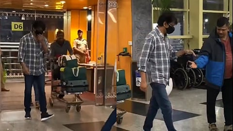 மீண்டும் வெளிநாடு சென்ற நடிகர் விஜய்!