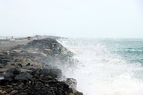 தனுஷ்கோடி செல்ல சுற்றுலாப் பயணிகளுக்கு தடை