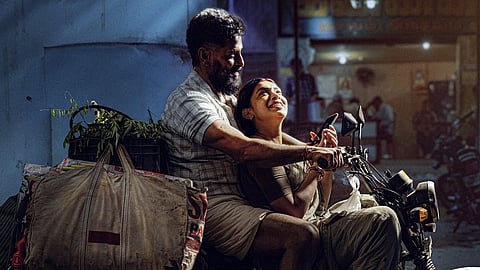 கவனத்தை ஈர்க்கும் விக்ரமின் 'வீர தீர சூரன்’ போஸ்டர்!