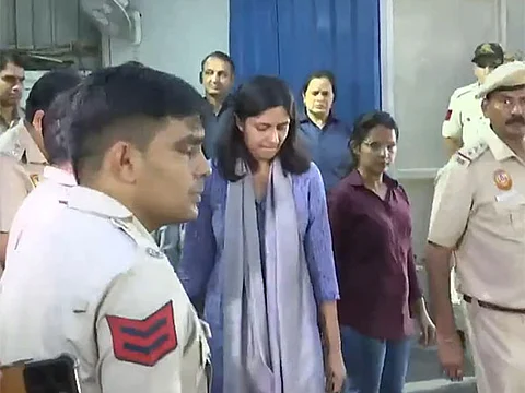 மாலிவாலின் இடது கால், வலது கன்னத்தில் காயங்கள்: மருத்துவ அறிக்கை!