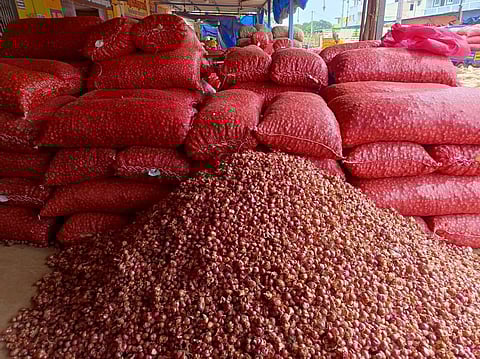 வெங்காயம் ஏற்றுமதிக்கான வரியை ரத்து செய்ய விவசாயிகள் கோரிக்கை