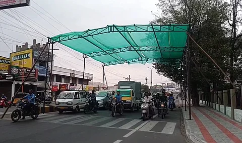 வாகன ஓட்டிகளுக்கு மேற்கூரை...காவல் துறை ஏற்பாடு!