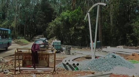 தொட்டபெட்டா சிகரம்  பகுதியில் மேற் கொள்ளப்பட்டு வரும் கட்டுமானப் பணிகள்