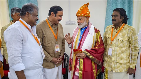 பிரதமரின் வேட்புமனு தாக்கலில் கலந்து கொண்ட அன்புமணி, ஜி.கே.வாசன்!