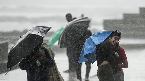 தில்லி முங்கேஸ்பூரில் அதிகபட்ச வெப்பநிலை 52.9 டிகிரியாக பதிவு
மாலையில் பரவலாக மழை