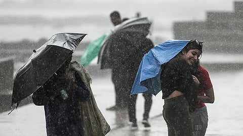 தமிழகத்தில் கோடை மழை இயல்பை விட 20 % அதிகம்:
அதிகபட்சமாக குமரியில் 485 மி.மீ.