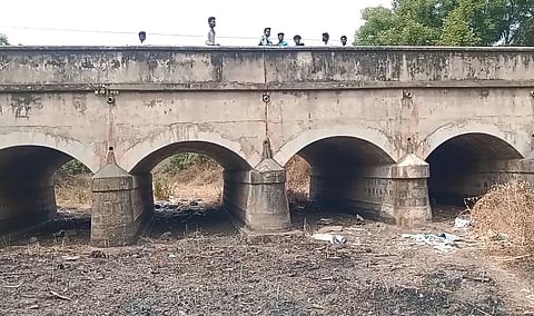 சேலம் அருகே மூன்று சடலங்கள்! கொலையா? தற்கொலையா? போலீஸ் விசாரணை