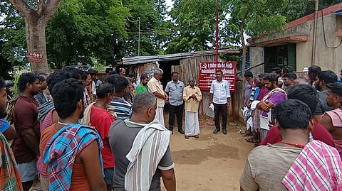 அடிப்படை வசதிகள் கோரி
சுமை தூக்கும் பணியாளா்கள் மனு