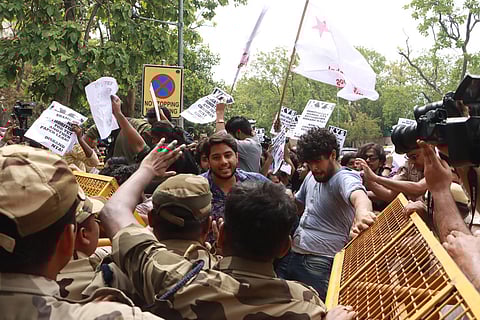 நீட் தேர்வுக்கு எதிராகப் போராட்டம்